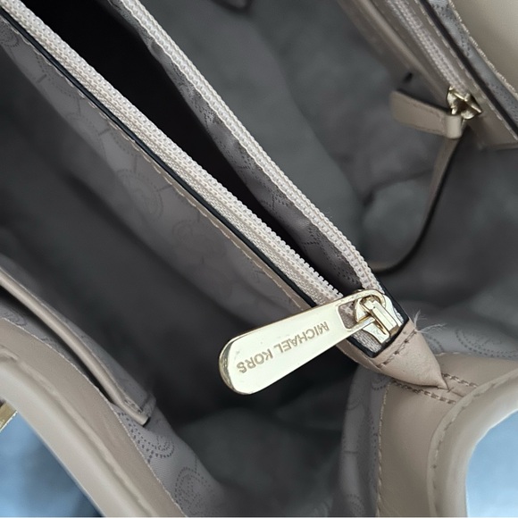 Micheal Kors Pristine!!!! Jet Set Large Signature Travel Brown Tote Handbag - Picture 4 of 10